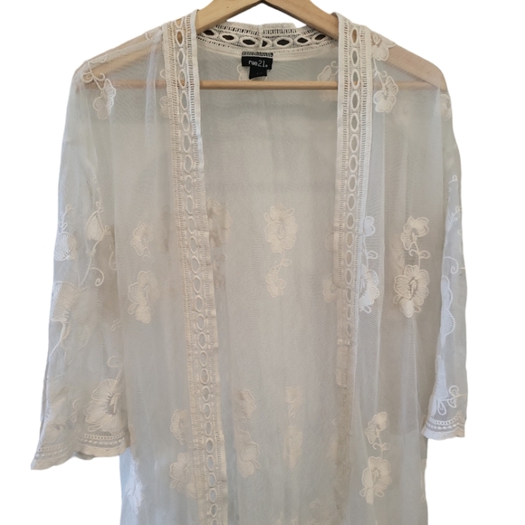 Rue21 white lace kimono floral embroidery feminine romantic - Picture 3 of 4
